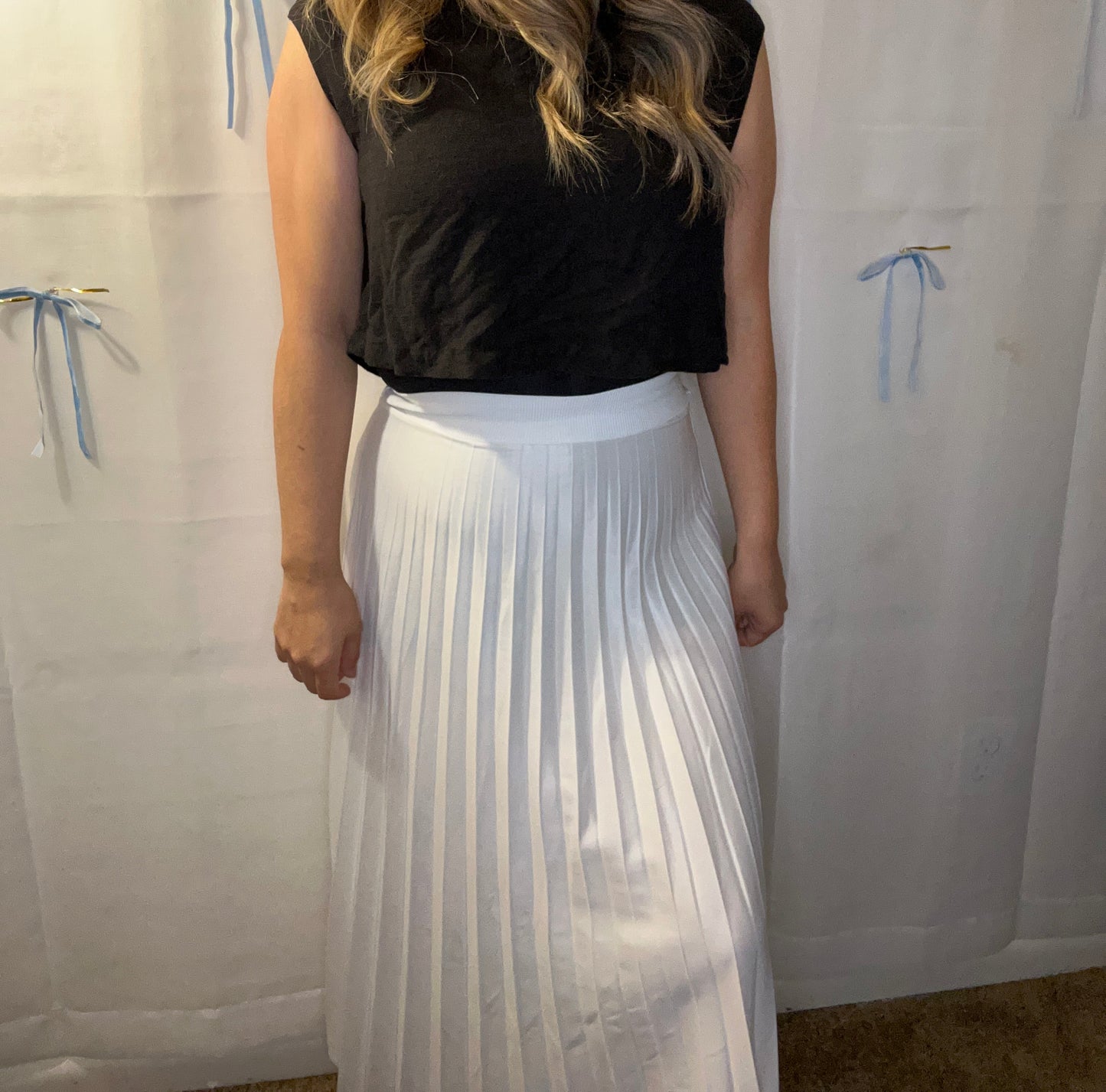 Solid White Pleaded Skirt